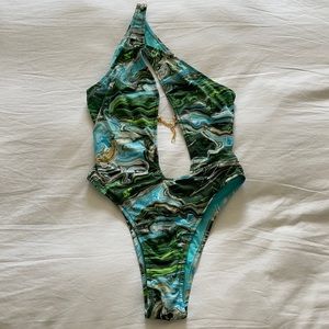 437 PARADISO one piece